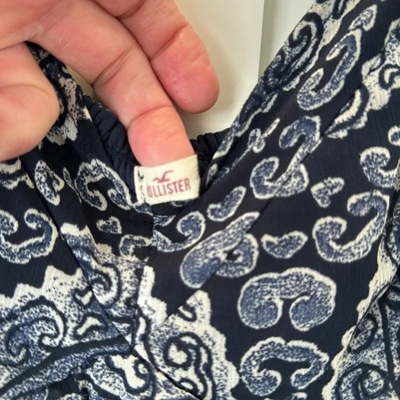 Hollister Women's Strappy Paisley Blue White Dress Small - Picture 8 of 9